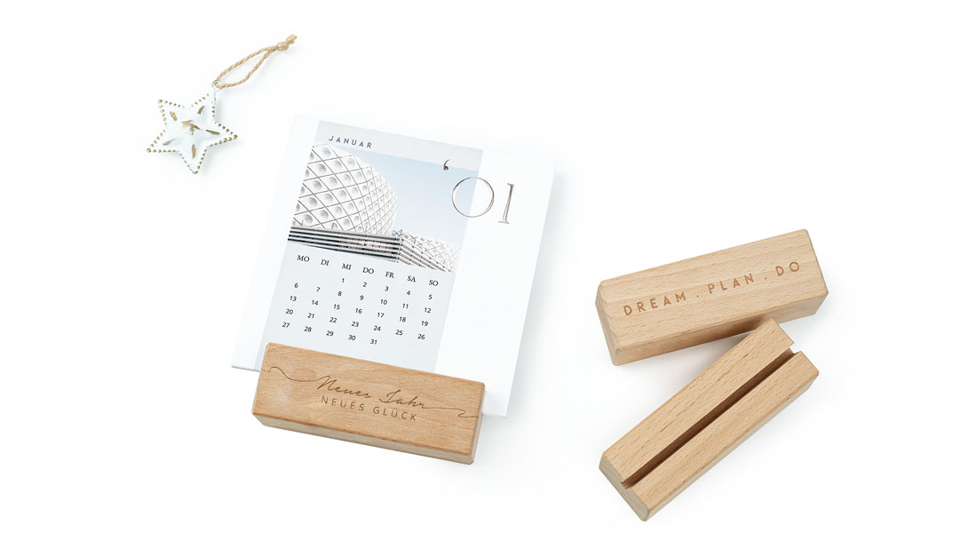 Tischkalender mit persönlicher Gravur: Die Geschenkidee für Ihre Geschäftskontakte