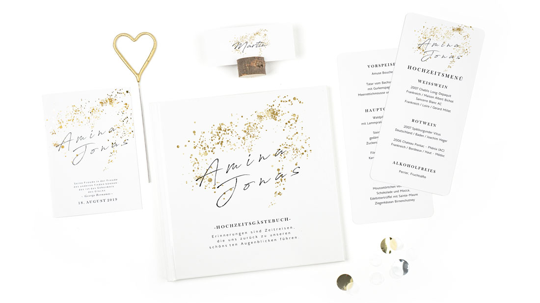 Alle Hochzeitsdrucksachen im einheitlichen Look: Einladung, Menü-, Tischkarten und Gästebuch in Ihrem Lieblingsdesign